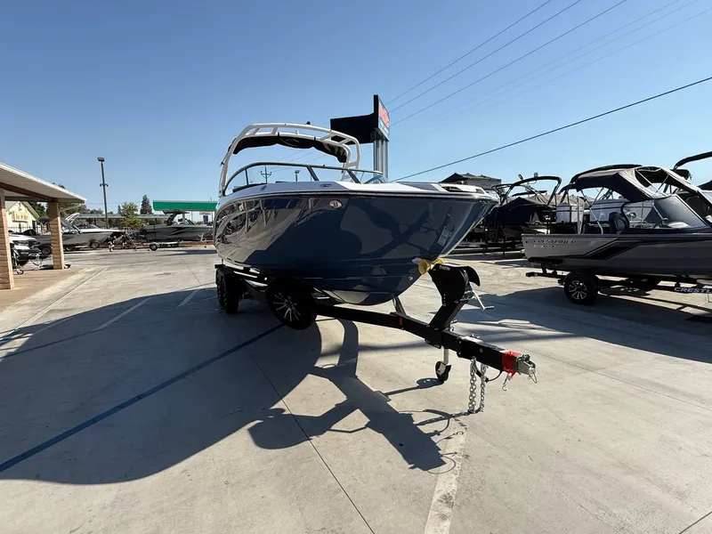 Slide: The Image of Yamaha 252 S w/ Twin 1.8L Yamaha's 2025 - 6