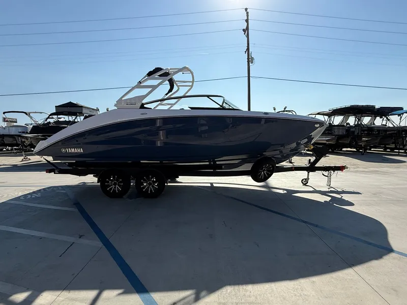 Slide: The Image of Yamaha 252 S w/ Twin 1.8L Yamaha's 2025 - 7