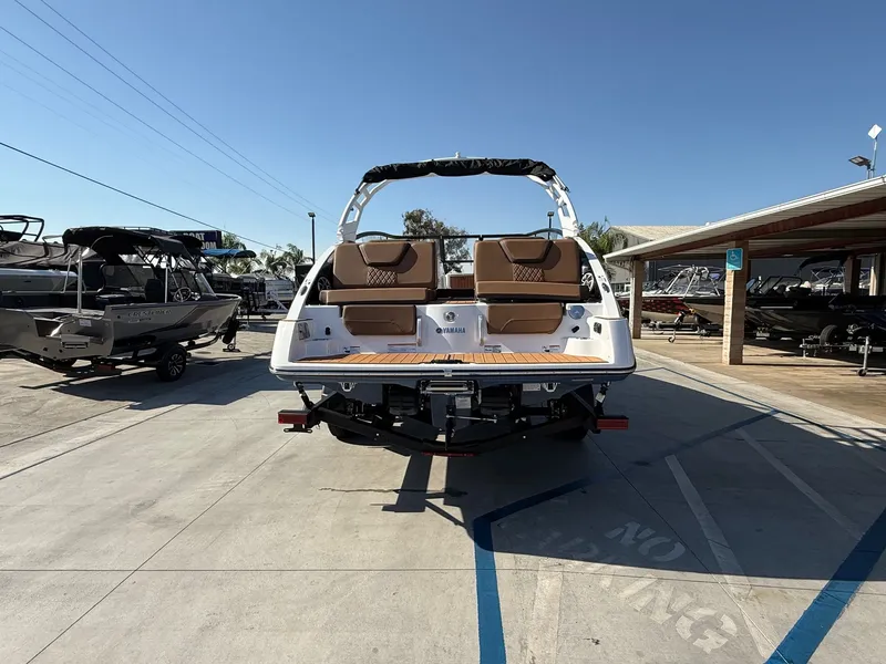 Slide: The Image of Yamaha 252 S w/ Twin 1.8L Yamaha's 2025 - 8