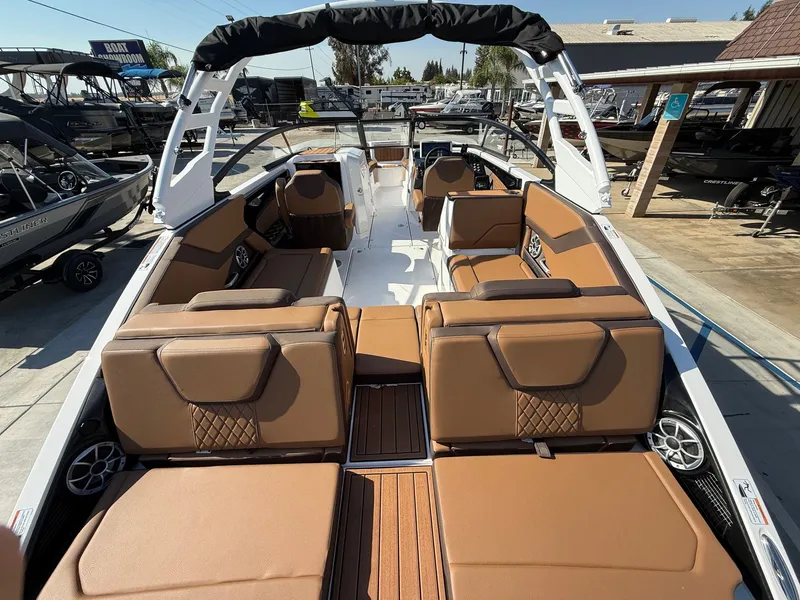 Slide: The Image of Yamaha 252 S w/ Twin 1.8L Yamaha's 2025 - 9