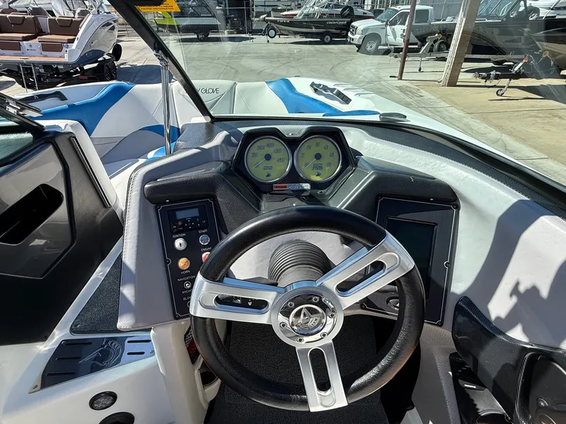 Slide: The Image of Centurion Enzo FX44 2014 - 10