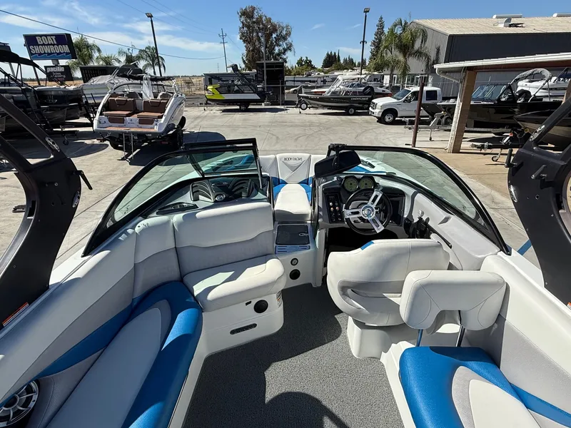 Slide: The Image of Centurion Enzo FX44 2014 - 9