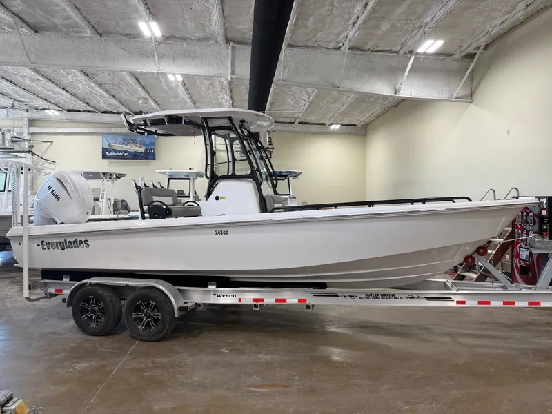 Slide: The Image of Everglades 243 Center Console 2023 - 1