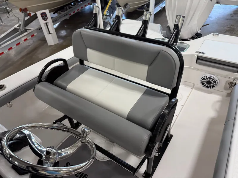 Slide: The Image of Everglades 243 Center Console 2023 - 10