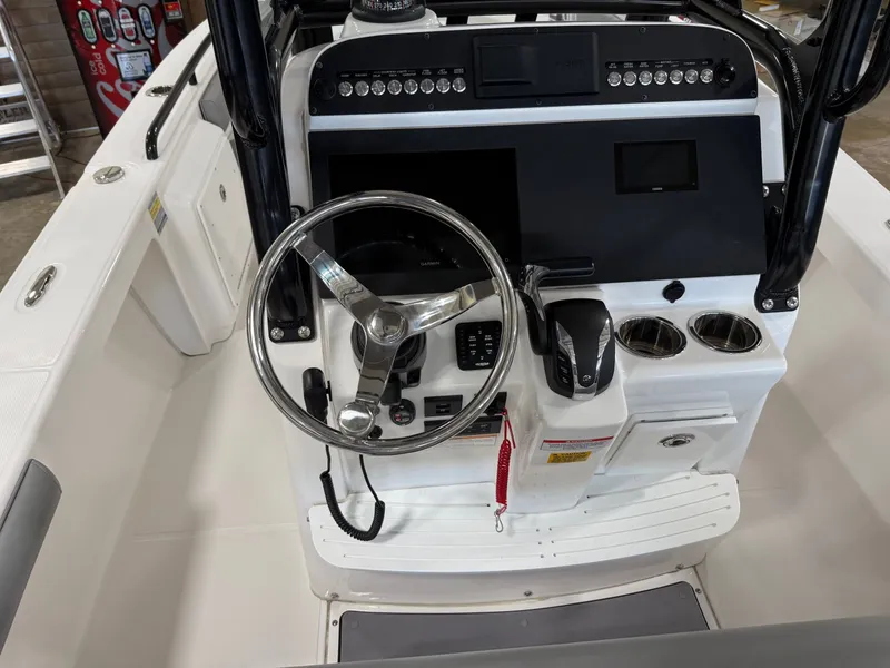 Slide: The Image of Everglades 243 Center Console 2023 - 11