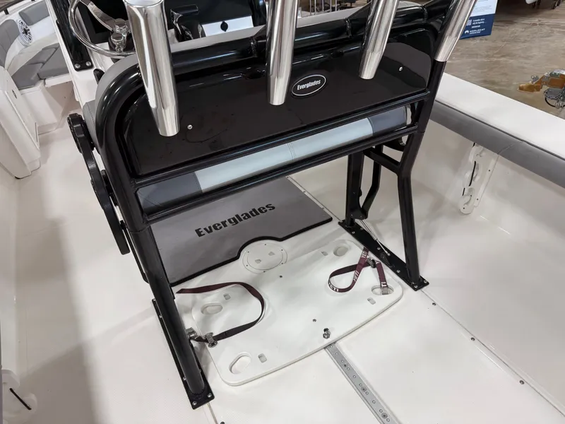 Slide: The Image of Everglades 243 Center Console 2023 - 3