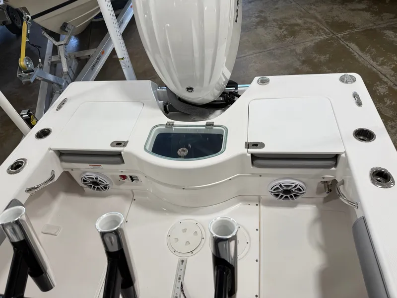 Slide: The Image of Everglades 243 Center Console 2023 - 7