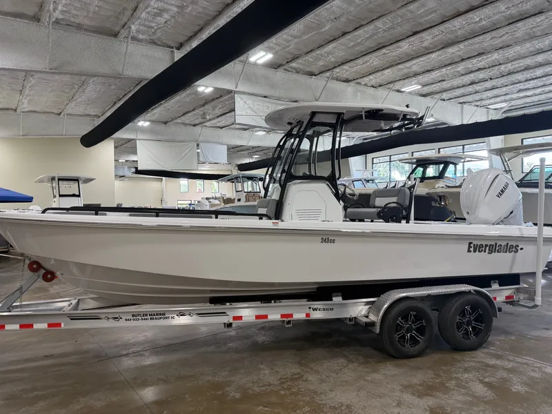 Slide: The Image of Everglades 243 Center Console 2023 - 8
