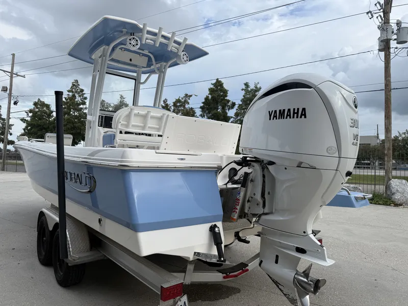 Slide: The Image of Robalo 246 Cayman 2022 - 14