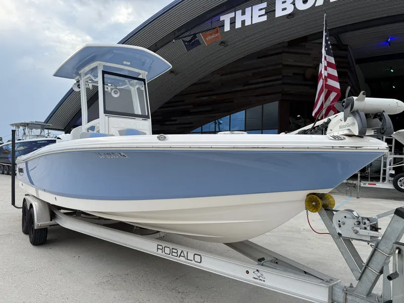 Slide: The Image of Robalo 246 Cayman 2022 - 16