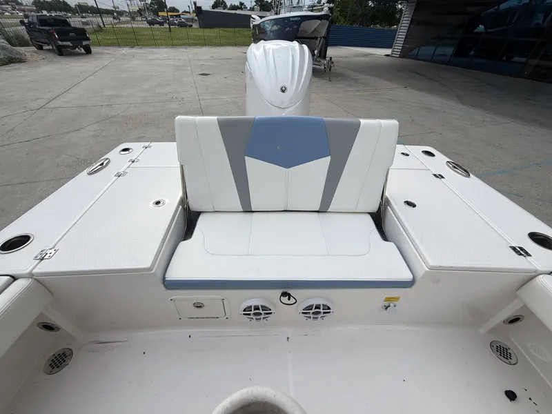 Slide: The Image of Robalo 246 Cayman 2022 - 18