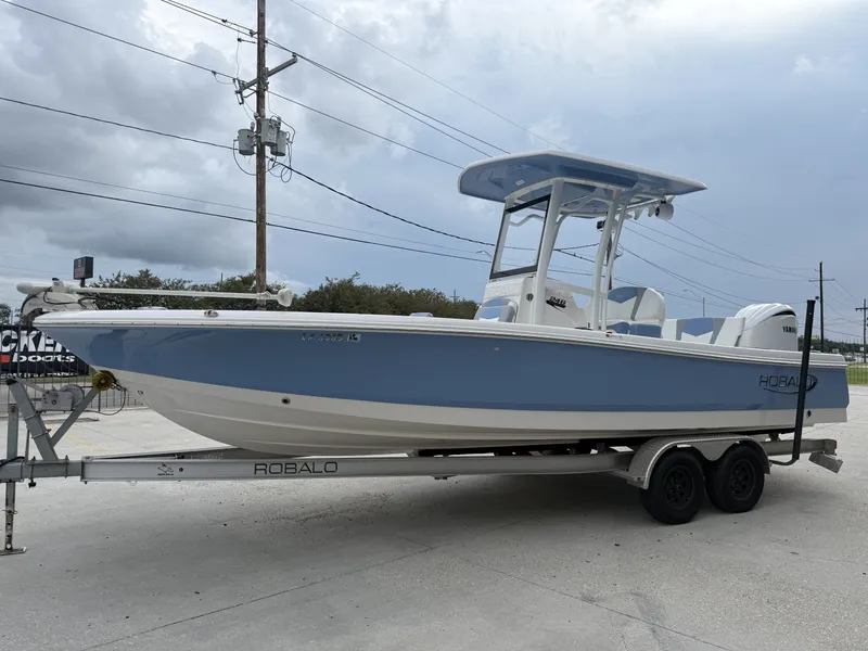 Slide: The Image of Robalo 246 Cayman 2022 - 5