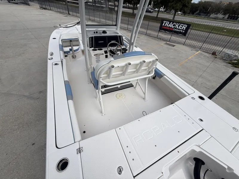 Slide: The Image of Robalo 246 Cayman 2022 - 7