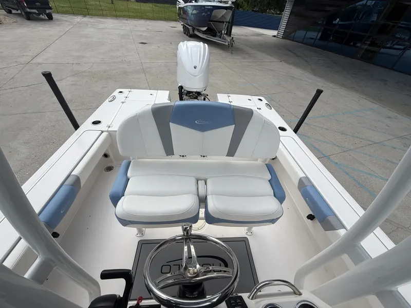 Slide: The Image of Robalo 246 Cayman 2022 - 9