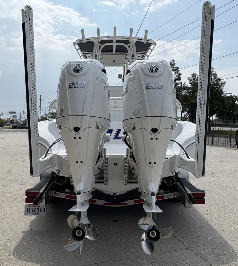 Slide: The Image of Yellowfin 26 Hybrid 2024 - 10