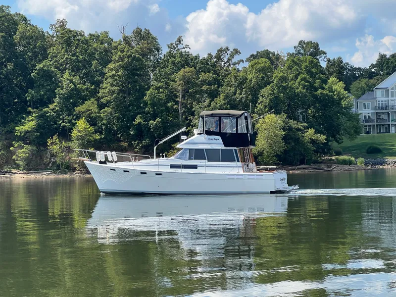 Slide: The Image of Bayliner 3870 Motoryacht 1989 - 0