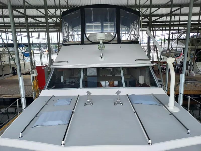 Slide: The Image of Bayliner 3870 Motoryacht 1989 - 11