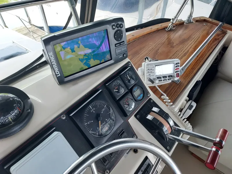 Slide: The Image of Bayliner 3870 Motoryacht 1989 - 13