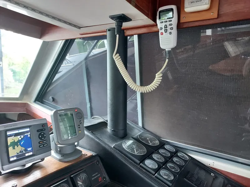 Slide: The Image of Bayliner 3870 Motoryacht 1989 - 19
