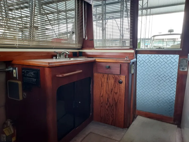 Slide: The Image of Bayliner 3870 Motoryacht 1989 - 22