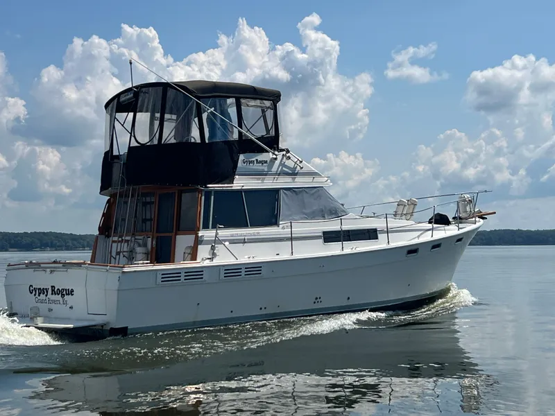 Slide: The Image of Bayliner 3870 Motoryacht 1989 - 3
