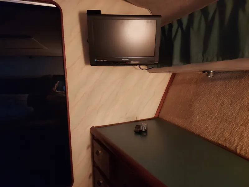 Slide: The Image of Bayliner 3870 Motoryacht 1989 - 34