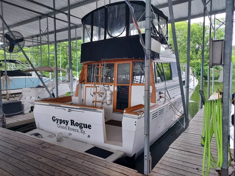 Slide: The Image of Bayliner 3870 Motoryacht 1989 - 4