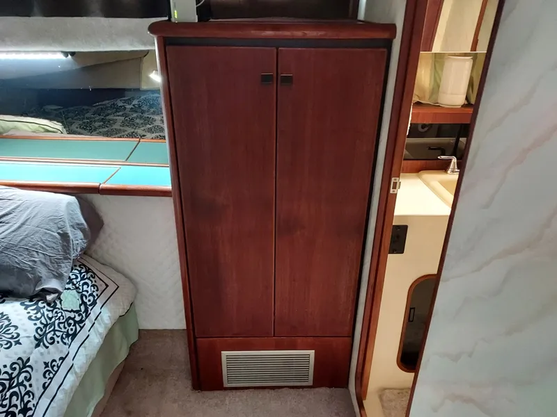Slide: The Image of Bayliner 3870 Motoryacht 1989 - 42