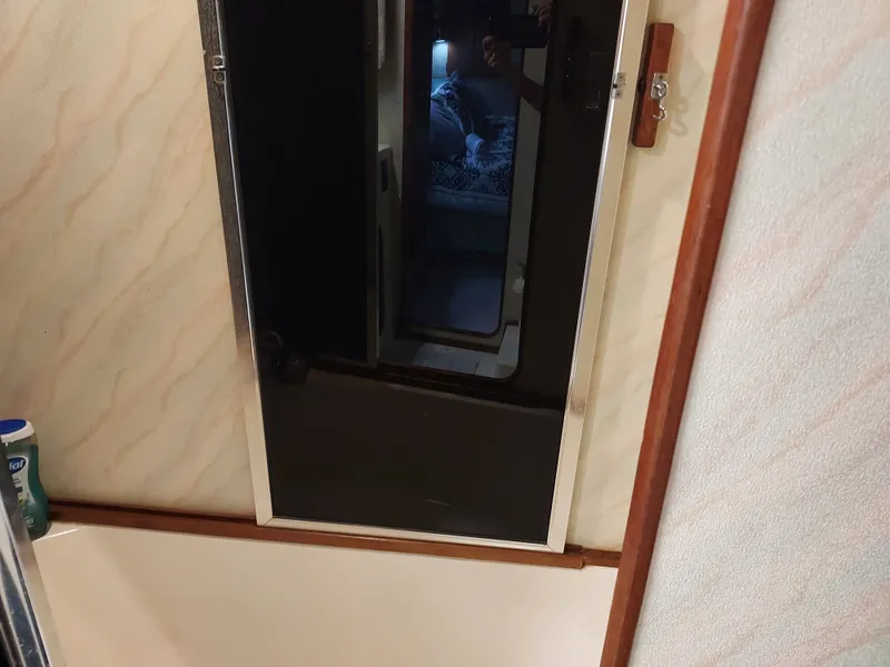 Slide: The Image of Bayliner 3870 Motoryacht 1989 - 45