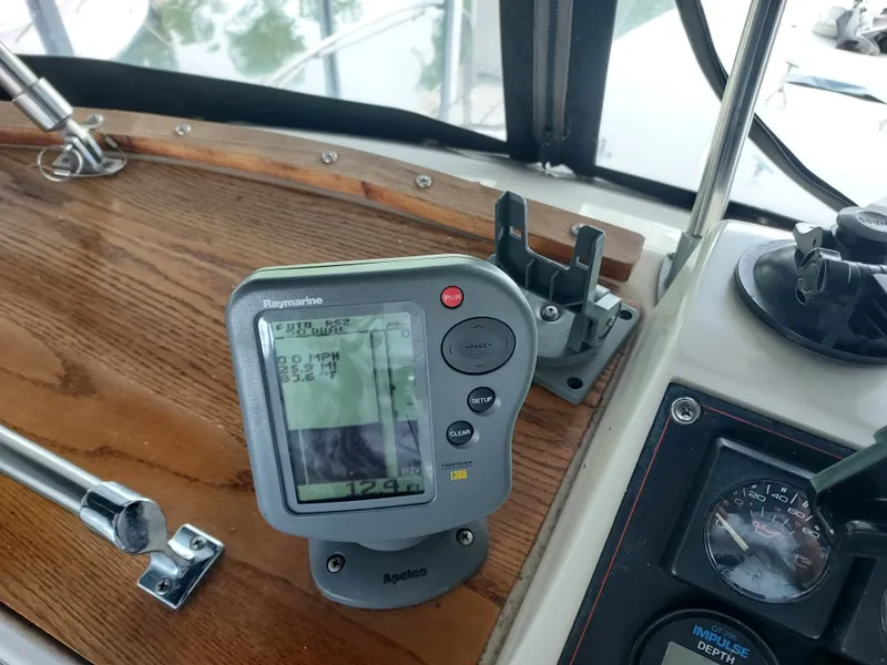 Slide: The Image of Bayliner 3870 Motoryacht 1989 - 47