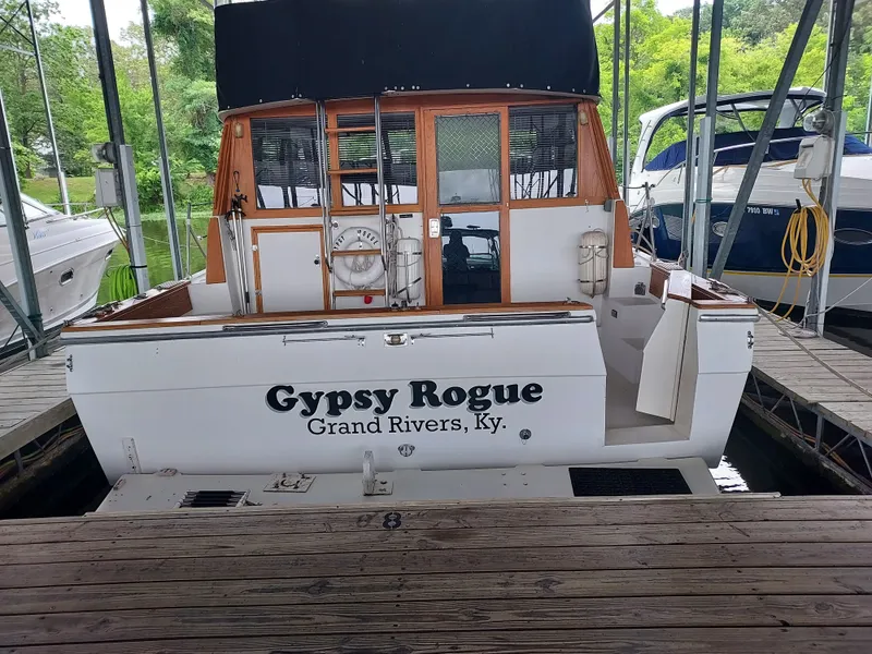 Slide: The Image of Bayliner 3870 Motoryacht 1989 - 6