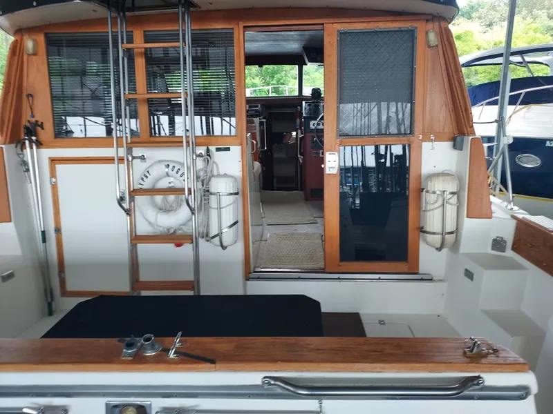 Slide: The Image of Bayliner 3870 Motoryacht 1989 - 7