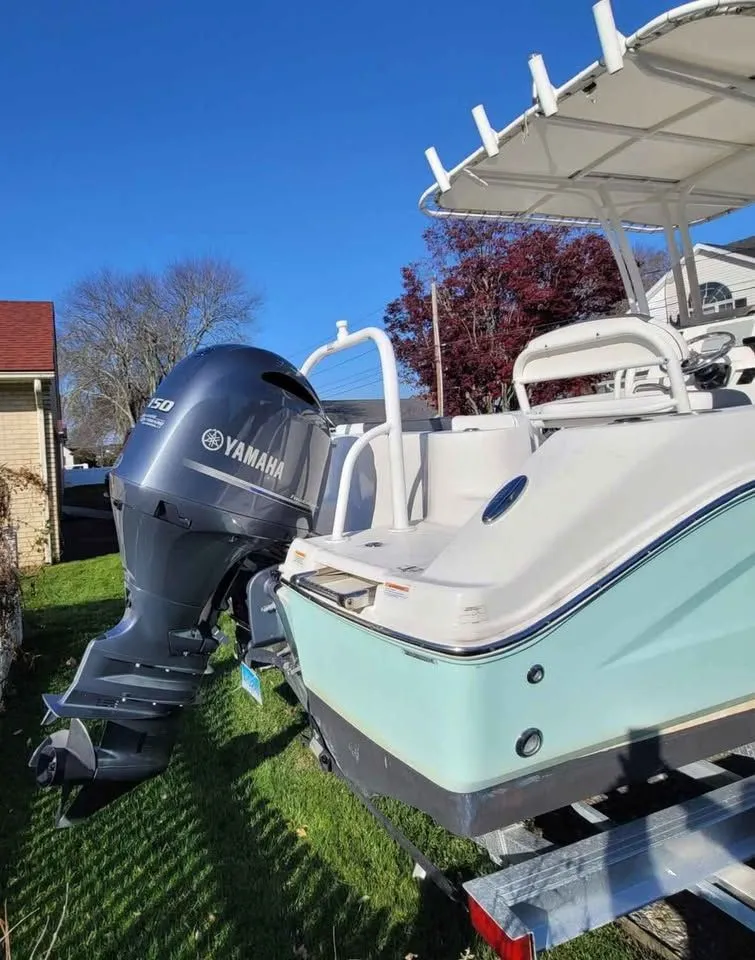 Slide: The Image of Robalo R202 Explorer 2020 - 3