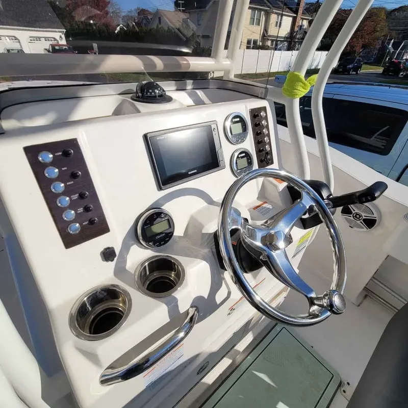 Slide: The Image of Robalo R202 Explorer 2020 - 8