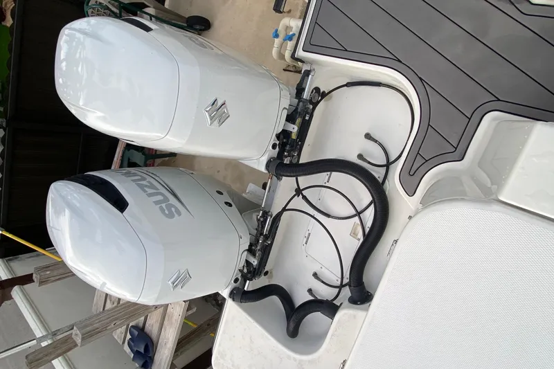 Slide: The Image of 2004 Hydra-Sports Vector 2800 WA with dual Suzuki outboard engines. - 27