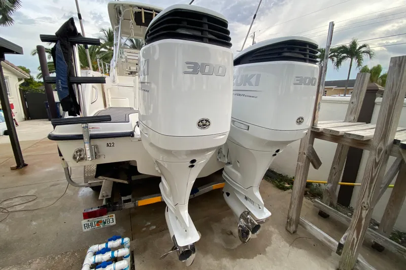 Slide: The Image of 2004 Hydra-Sports Vector 2800 WA with twin Suzuki 300 outboard engines. - 28