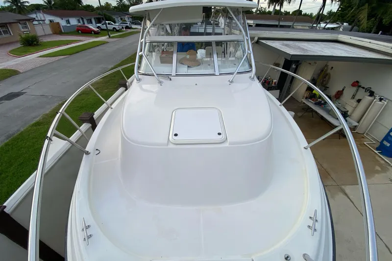 Slide: The Image of 2004 Hydra-Sports Vector 2800 WA boat docked in residential area. - 7