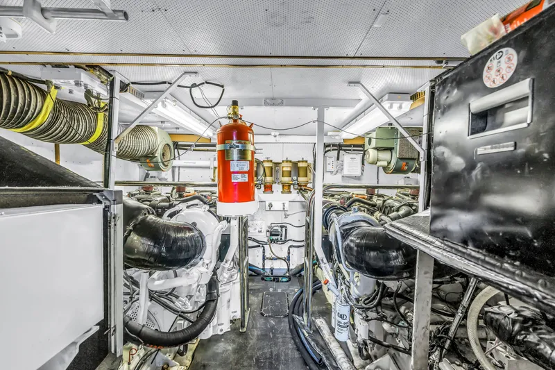 Slide: The Image of Neptunus 65 Flybridge 2000 - 57