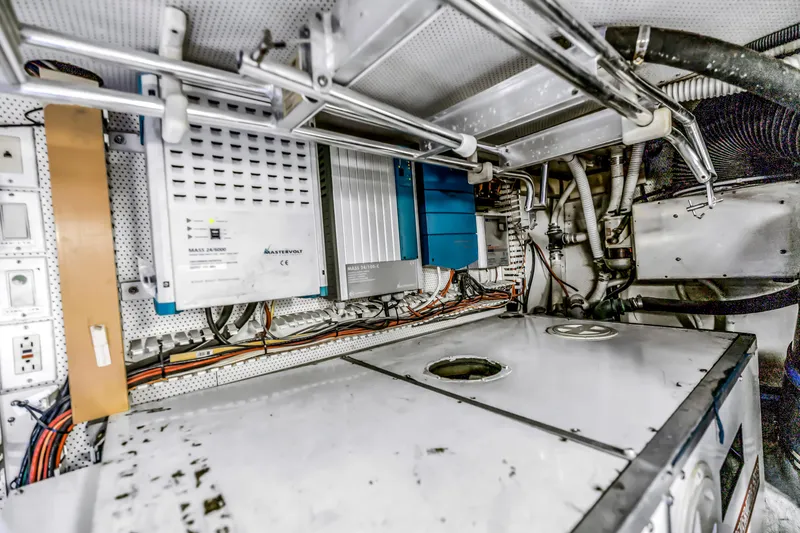 Slide: The Image of Neptunus 65 Flybridge 2000 - 61