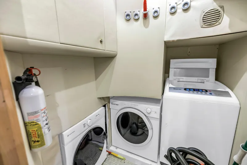 Slide: The Image of Neptunus 65 Flybridge 2000 - 63