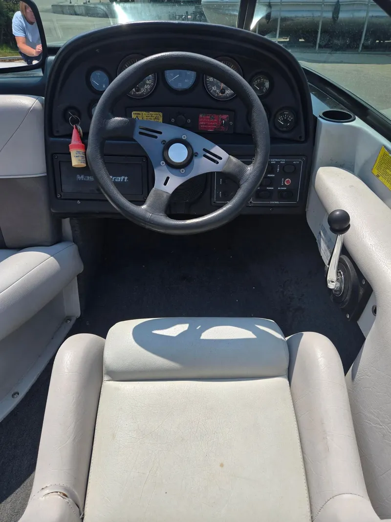 Slide: The Image of MasterCraft ProStar 190 1992 - 5