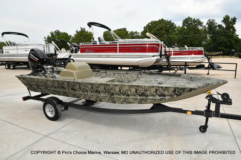 The Image of Tracker 1648 SC 2026 - 1