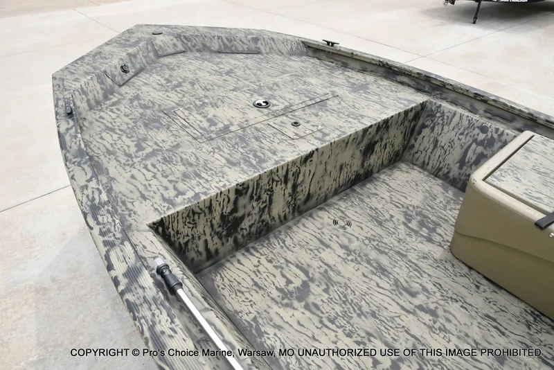 Slide: The Image of Tracker 1648 SC 2026 - 10