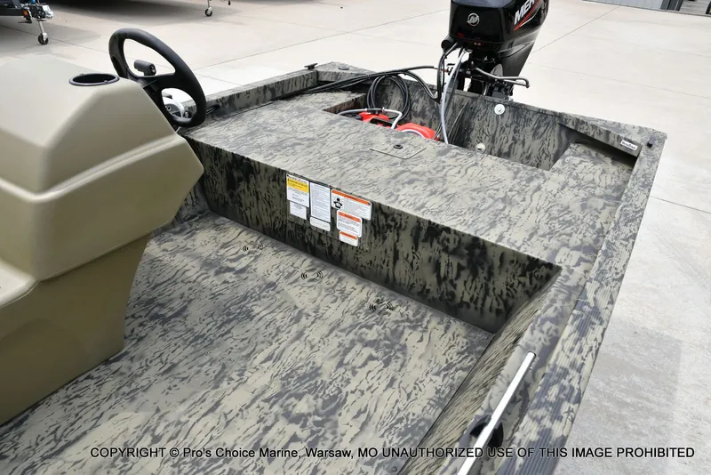 Slide: The Image of Tracker 1648 SC 2026 - 13