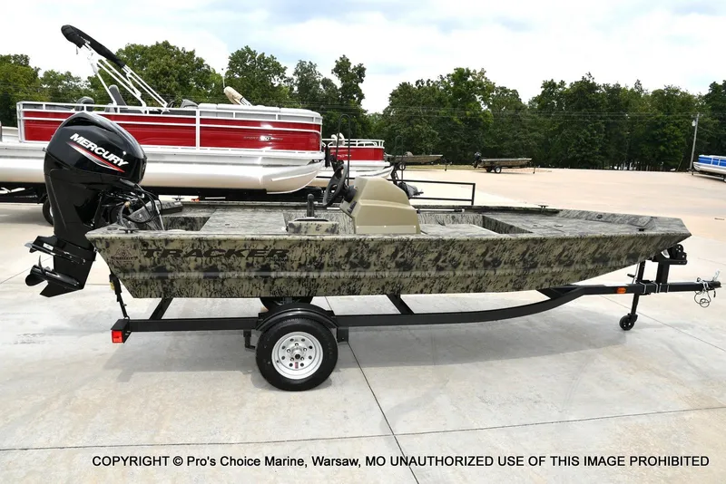 Slide: The Image of Tracker 1648 SC 2026 - 17