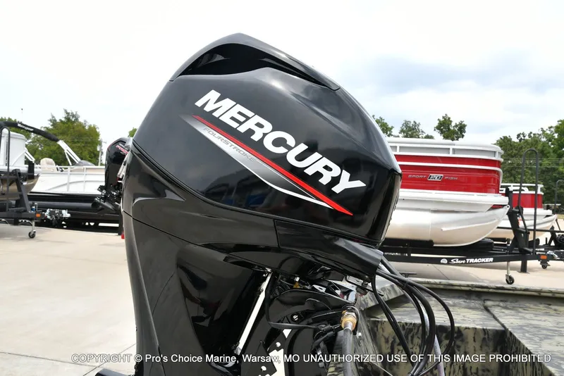 Slide: The Image of Tracker 1648 SC 2026 - 18