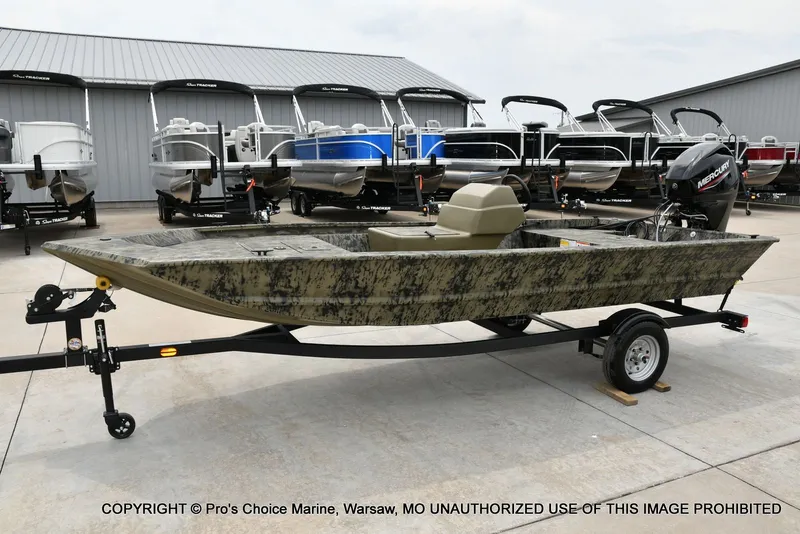 Slide: The Image of Tracker 1648 SC 2026 - 22