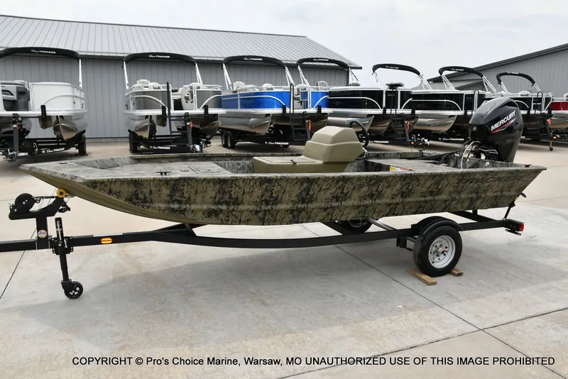 Slide: The Image of Tracker 1648 SC 2026 - 23