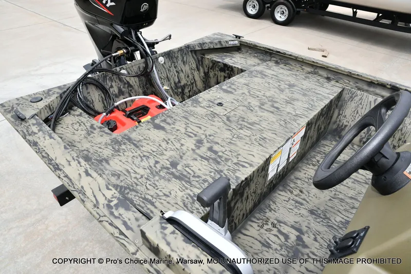 Slide: The Image of Tracker 1648 SC 2026 - 26