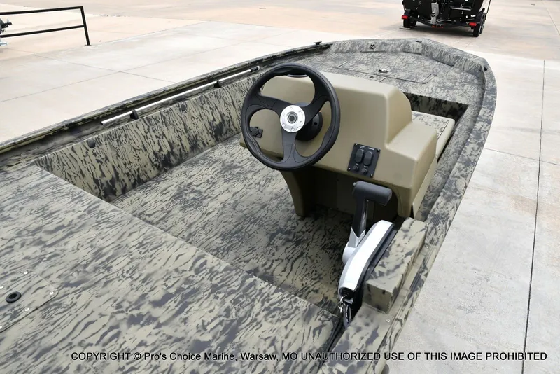 Slide: The Image of Tracker 1648 SC 2026 - 27